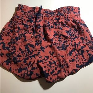 Lululemon double sided tracker v shorts